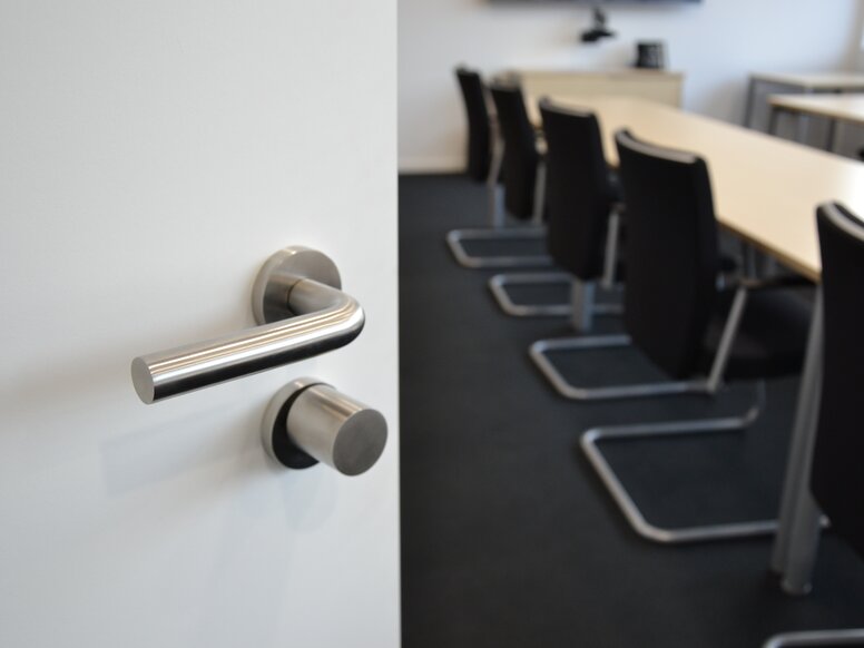 HessenChemie Campus in Wiesbaden HessenChemie Campus in Wiesbaden, door handle