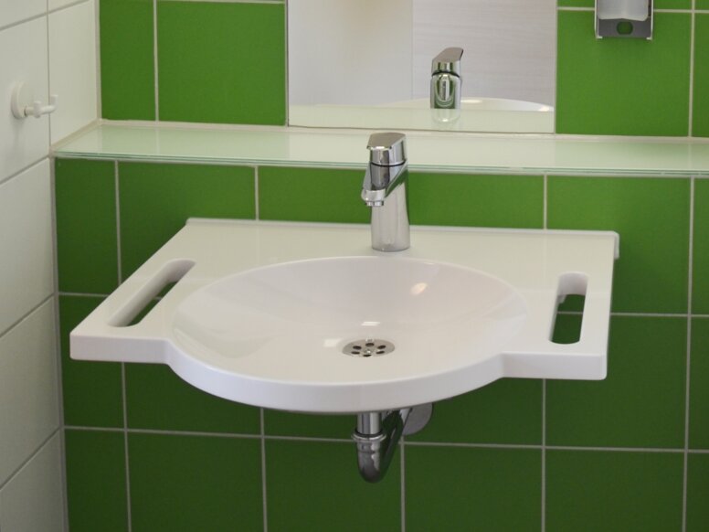 St Benedikt retirement home in Nuremberg Bathroom with soap dispenser, washbasin and hooks